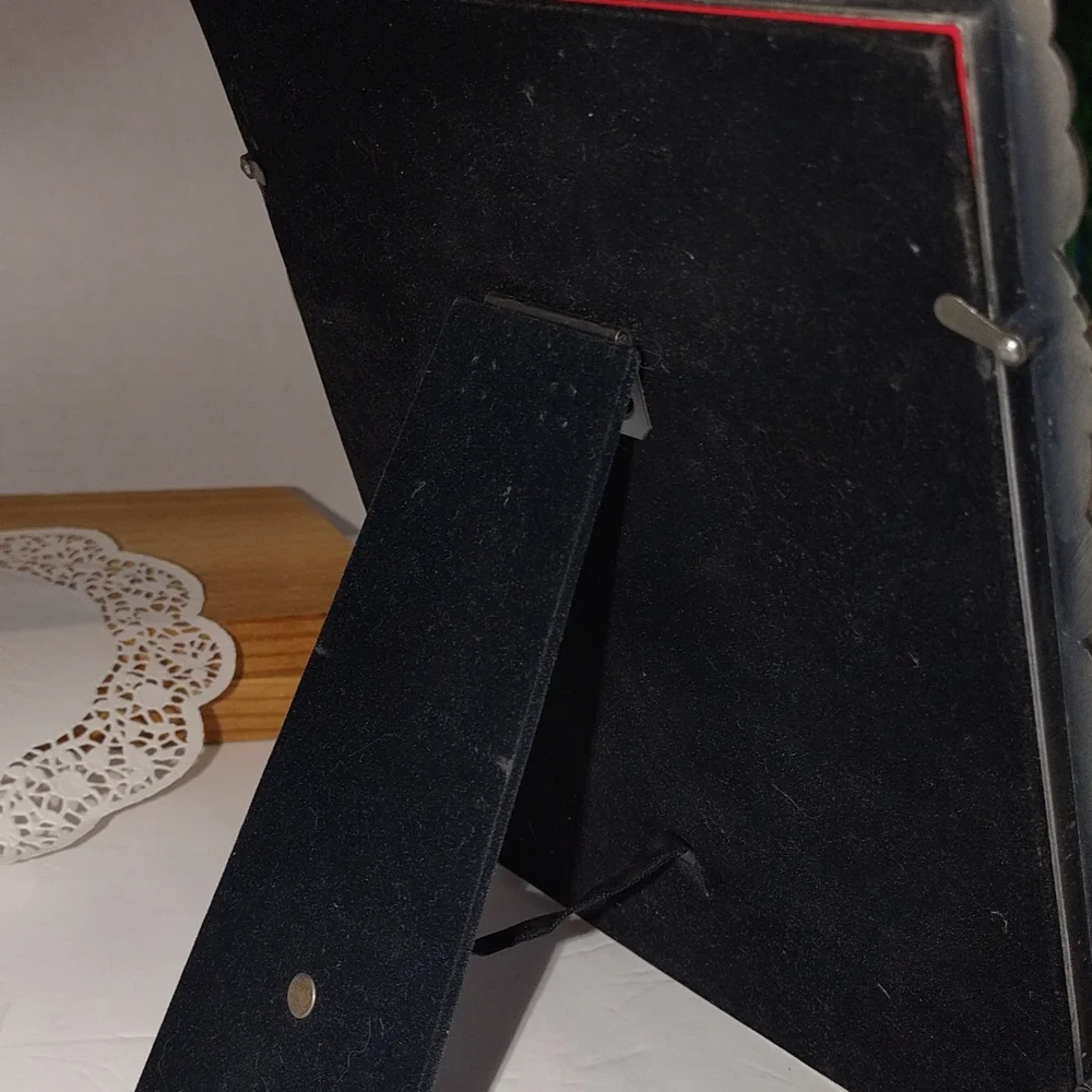 Silver tone frame - Picture 2 of 3